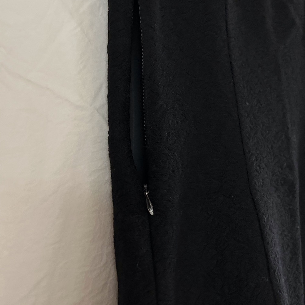 Dress - Picture 8 of 9